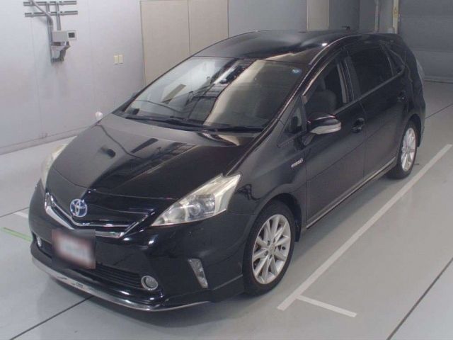 11151 Toyota Prius alpha ZVW41W 2012 г. (CAA Chubu)